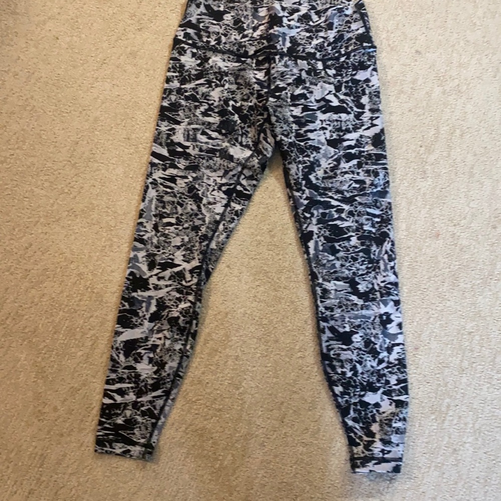 Lululemon wonder under